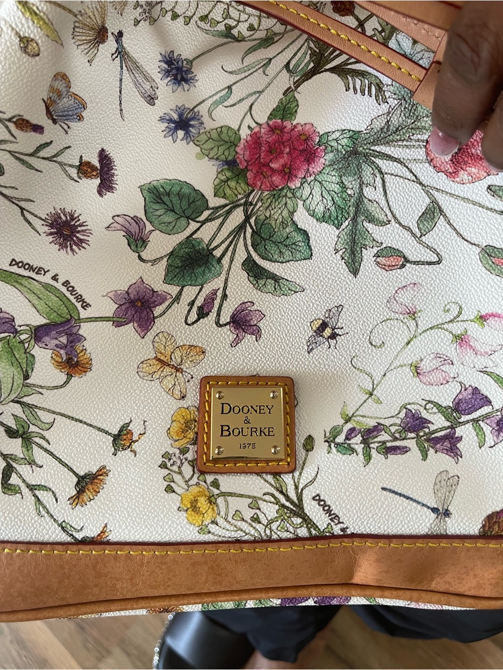 Dooney & Bourke White Floral Drawstring Hobo with Tan Trim - Picture 4 of 6